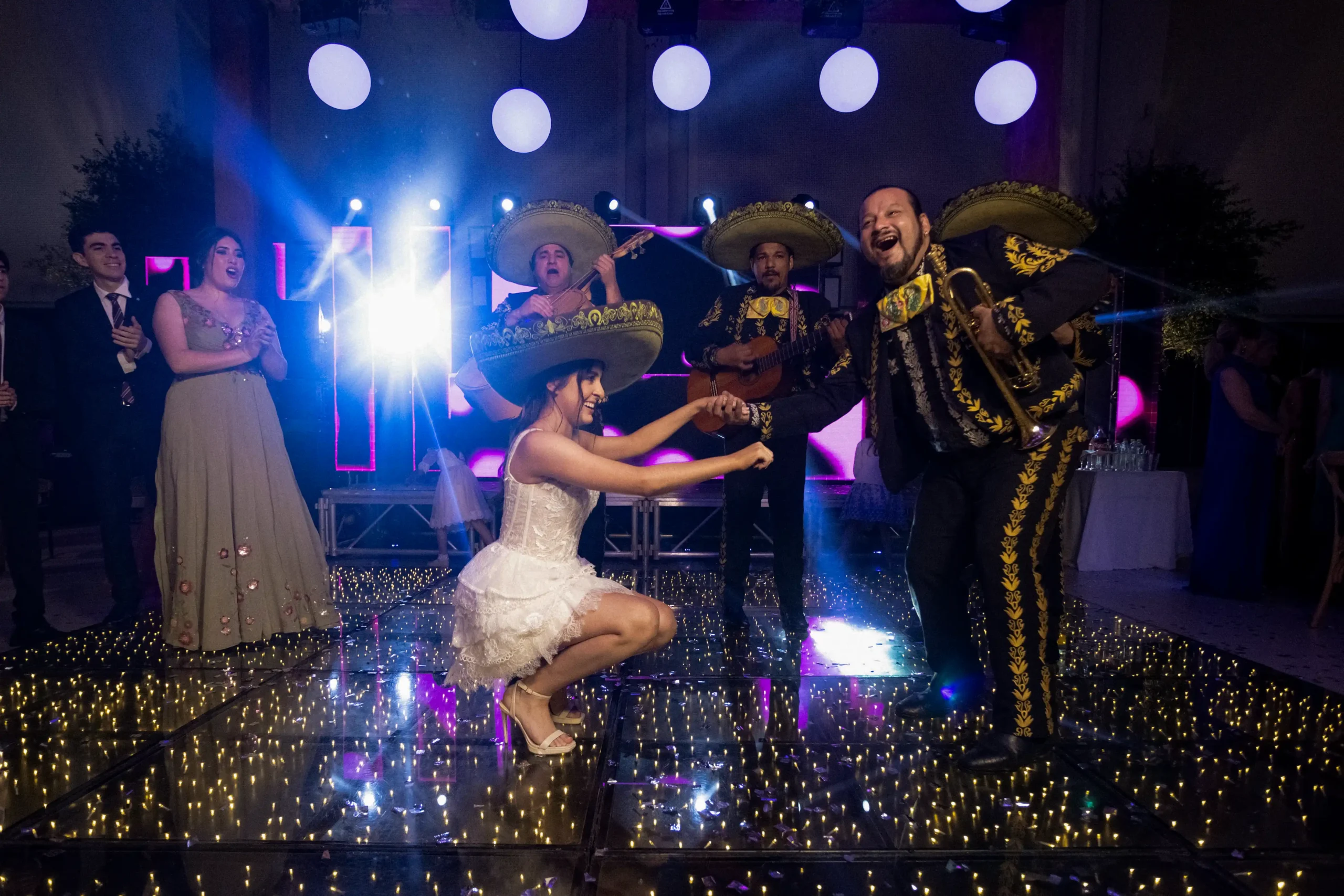 Quinceanos de Wardi Jure Baile Mariachis Miki Prats DJ scaled