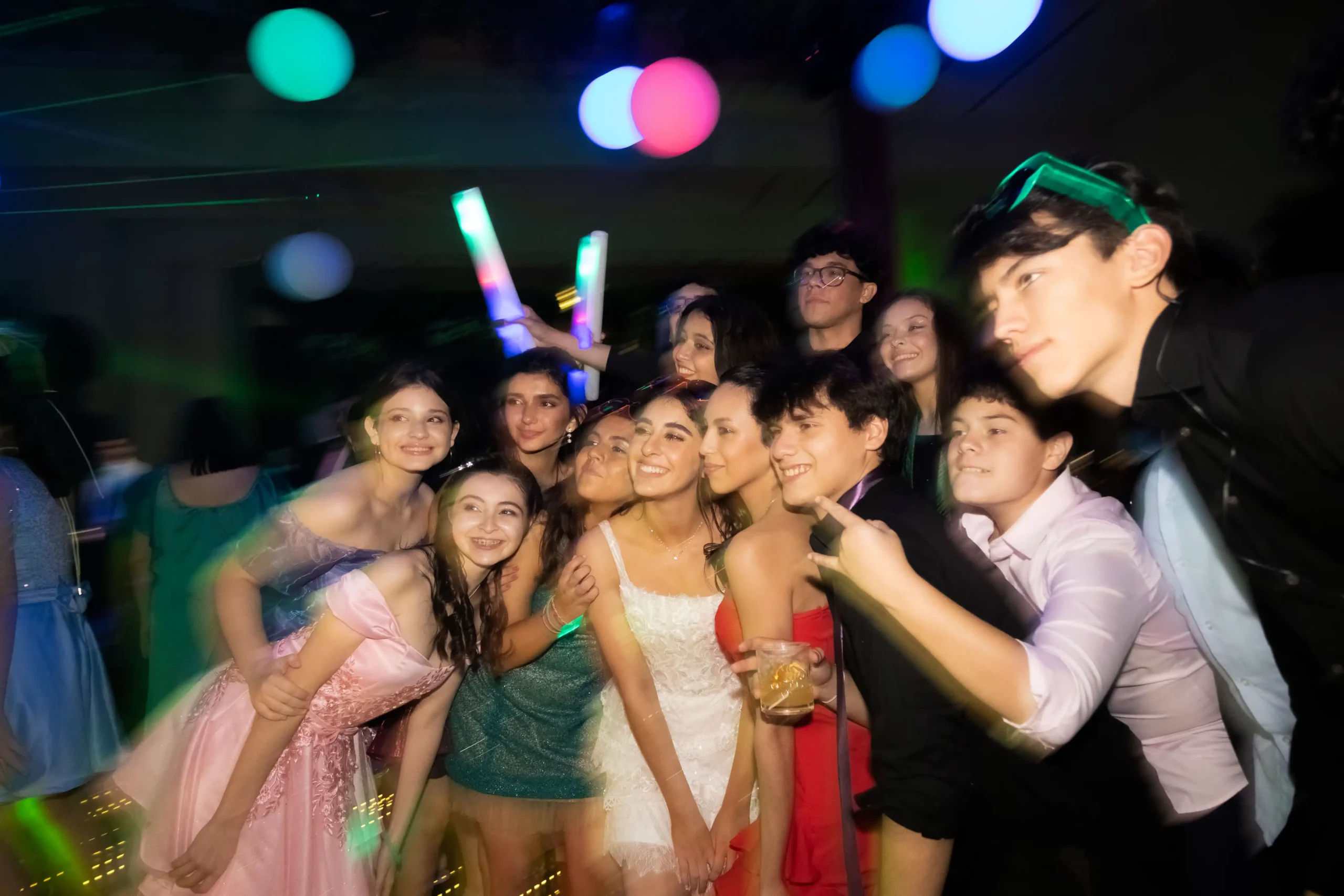 Quinceanos de Wardi Jure Foto en Pista de Baile Miki Prats DJ scaled